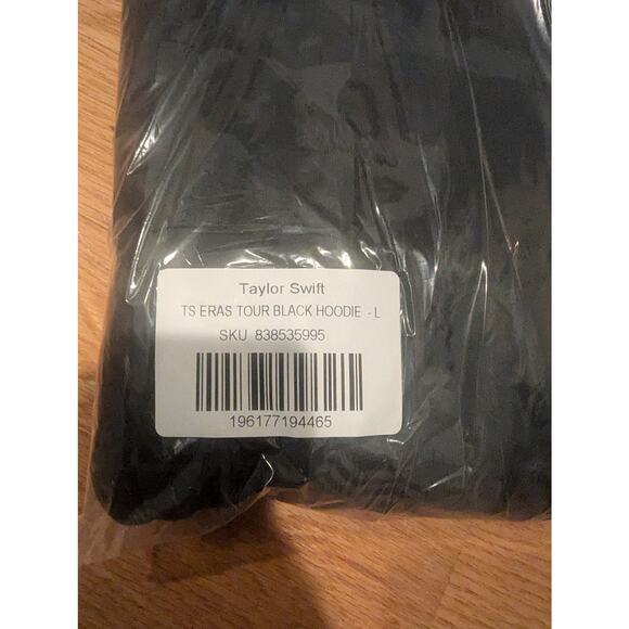 Taylor Swift Hoodie Size L Eras Tour US Dates Sealed Swiftie Merch Black NWT - Picture 4 of 9